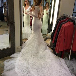 Campanilla Pronovias Wedding gown